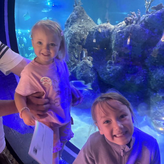 Children at the aquarium